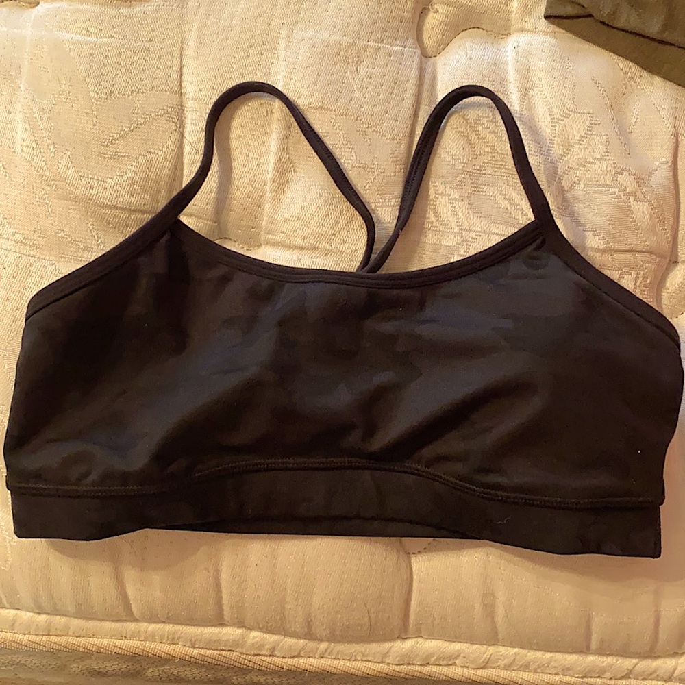 Black lululemon sports bra